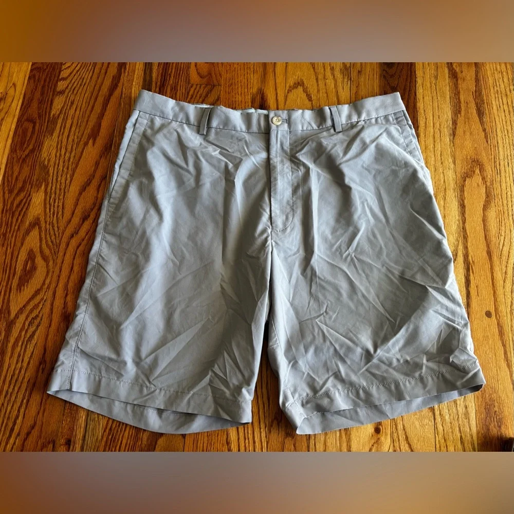Peter Millar Featherweight Light Gray Flat-Front Performance Shorts- Size 36 - Picture 1 of 7